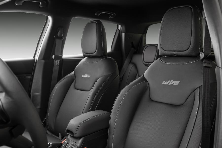 Интерьер Fiat Toro Ultra (226) 2019 года  (фото 9 из 21)